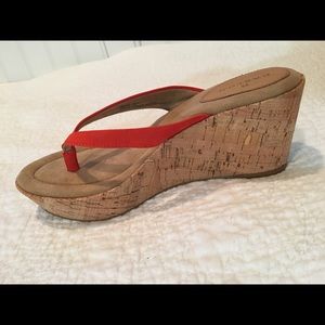 Orange Platform sandals / flip flops. New.